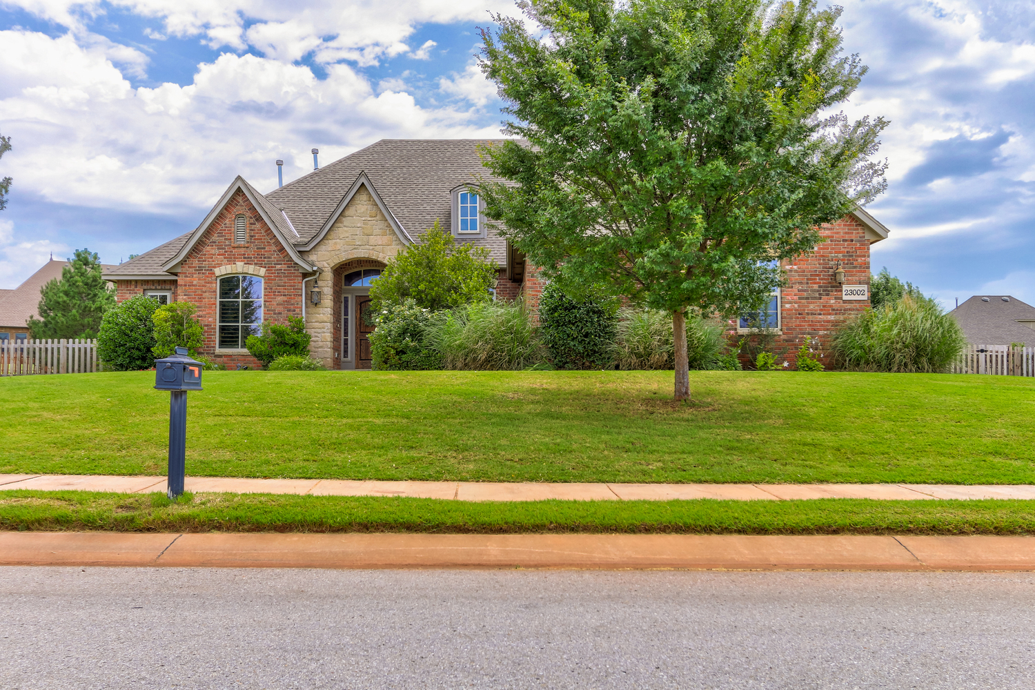 23002 Crab Orchard Drive Edmond, Oklahoma 73025 Nested Tours